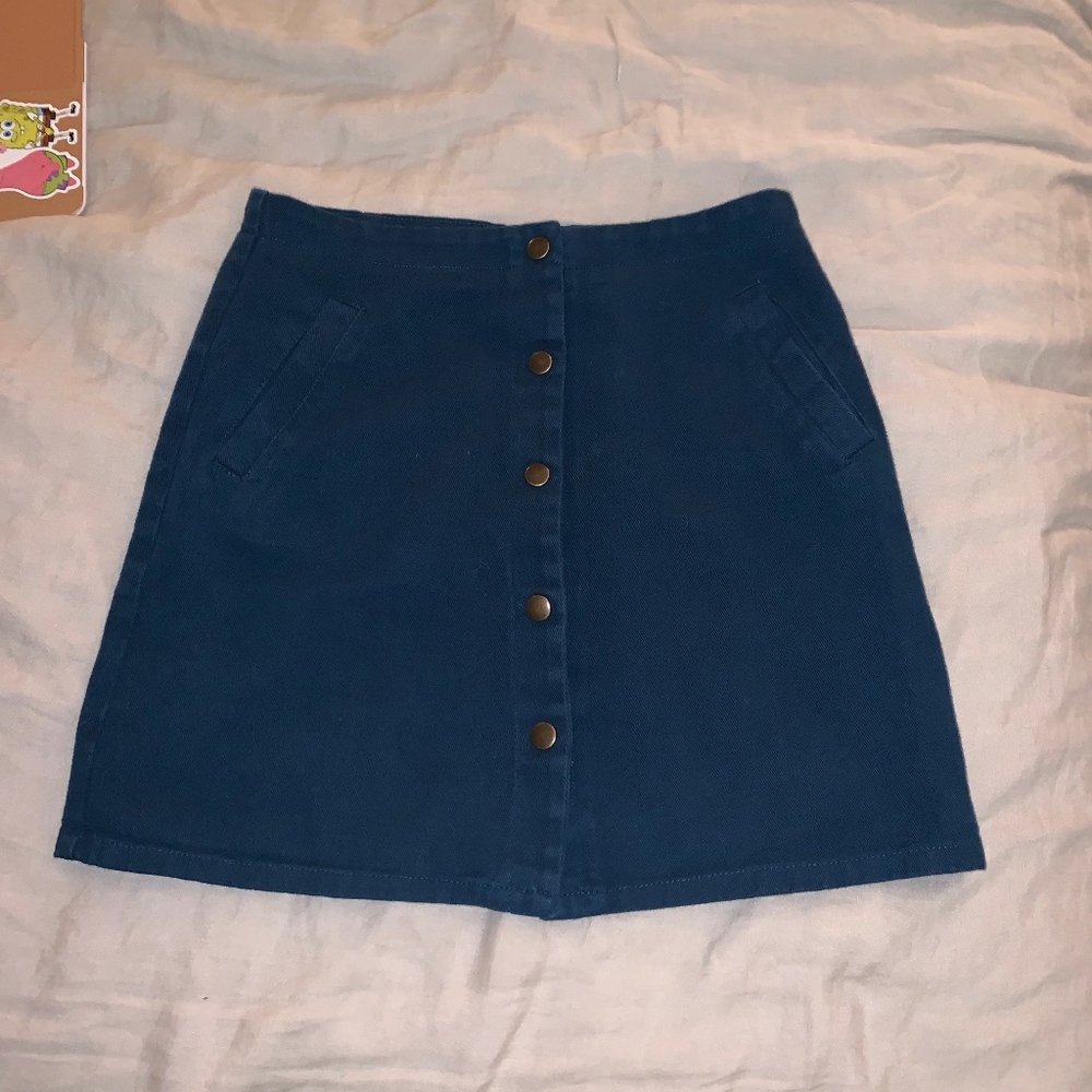 Button mini skirt